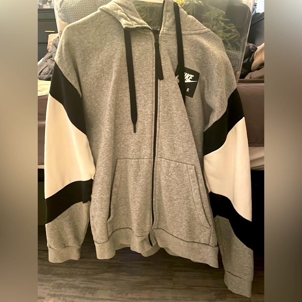 Nike Air Full Zip Sweatshirt
Grey Goalinn